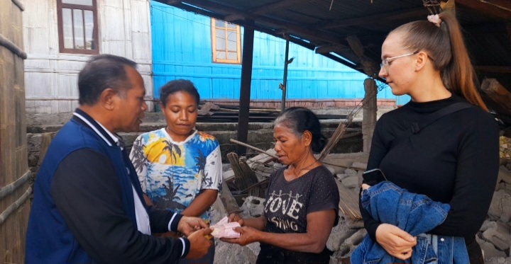 A Helping Hand from Yayasan Dian Flores Indonesia: Supporting the College Education of an Earthquake Victim’s Daughter in Radabata, Ngada