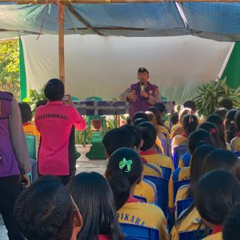 Gelar Trauma Healing di SMAK Syuradikara, Tim Psikologi Polda NTT dan Jatim Pulihkan Mental 350 Pelajar
