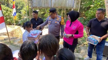 Pascagempa Ende, Siswa SD Inpres Roworena 2 Terima Bantuan Perlengkapan Sekolah