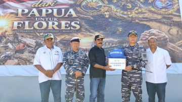 Dua Kapal Perang TNI AL Papua Angkut Bantuan Tanggap Darurat ke Nagekeo