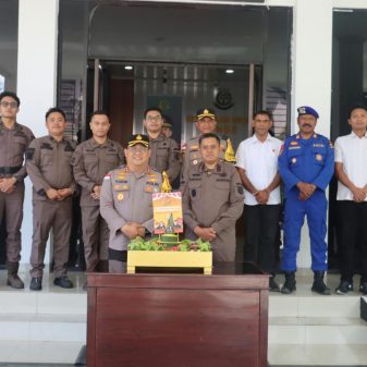 Tumpeng Ulang Tahun dan Komitmen Sinergi Polisi-Jaksa di Ende Flores