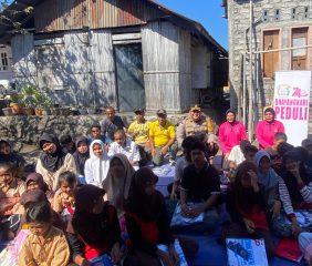 Polres Ende dan Bhayangkari Distribusikan Perlengkapan Sekolah untuk Anak Terdampak Gempa