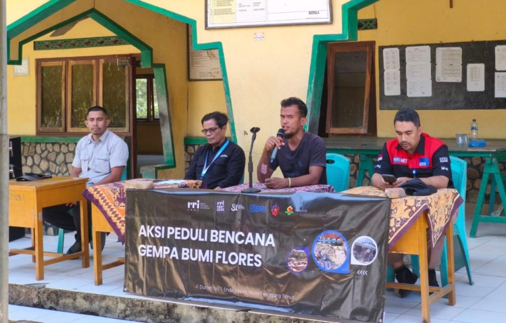 HUT Ke-81 RRI, LPP RRI Ende Gandeng Mitra Salurkan Bantuan dan Edukasi Gempa di Mukusaki