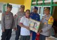 Polres Ende Salurkan Bantuan Kapolda NTT ke Pulau Ende Lewat Jalur Laut