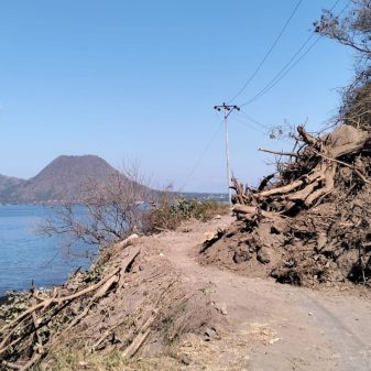 Ende : Tebing Dekat Kawasan Wisata Tangga Alam Longsor, Jalur Wolowona-Wolotopo Terhambat