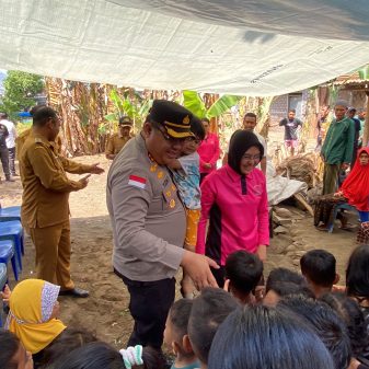 Polres dan Bhayangkari Pasok Logistik di Ende Utara