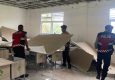Pemulihan MTsN 3 Ende, Personel Sat Samapta Bersihkan Material Bangunan yang Roboh