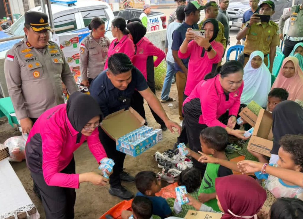 Polres Ende Salurkan Bantuan Kebutuhan Pokok untuk Korban Gempa di Borokanda