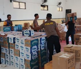 Gempa Flores: Polres TTU dan Seniman Salurkan Ribuan Paket Logistik untuk Korban di Ende