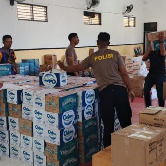 Gempa Flores: Polres TTU dan Seniman Salurkan Ribuan Paket Logistik untuk Korban di Ende