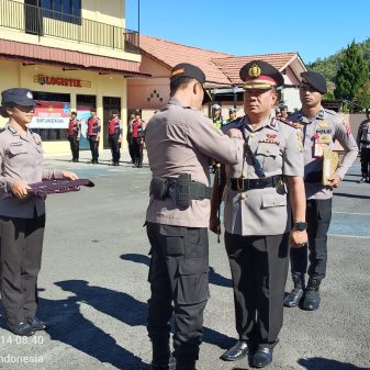 Sertijab Wakapolres Ngada, Kapolres Tekankan Soliditas dan Pelayanan Masyarakat