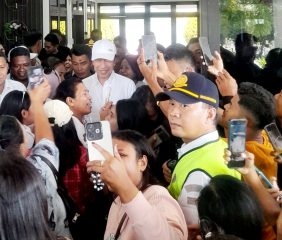 Tembus Palue, Presiden Ke-7 RI Jokowi Tinjau Dampak Gempa Flores dan Bermalam di Tenda