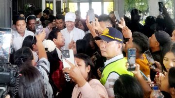 Tembus Palue, Presiden Ke-7 RI Jokowi Tinjau Dampak Gempa Flores dan Bermalam di Tenda