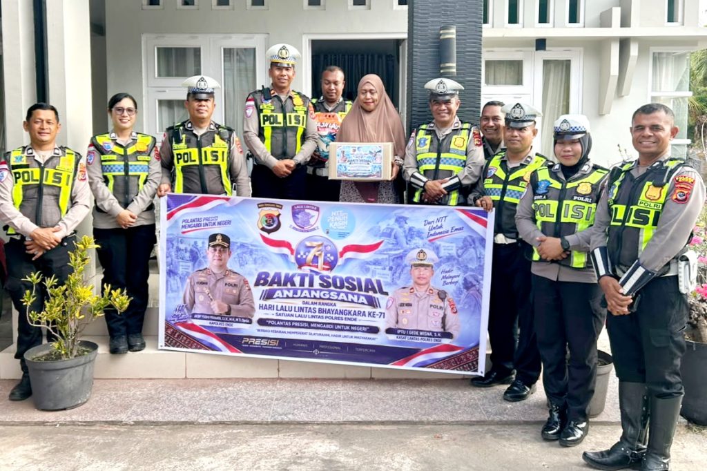 Menjelang Hari Lalu Lintas, Satlantas Polres Ende Silaturahmi ke Rumah Warakawuri