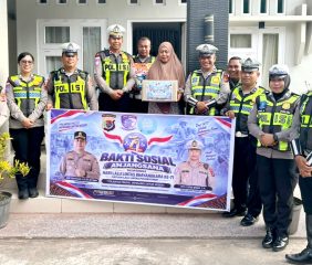 Menjelang Hari Lalu Lintas, Satlantas Polres Ende Silaturahmi ke Rumah Warakawuri