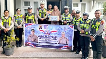 Menjelang Hari Lalu Lintas, Satlantas Polres Ende Silaturahmi ke Rumah Warakawuri
