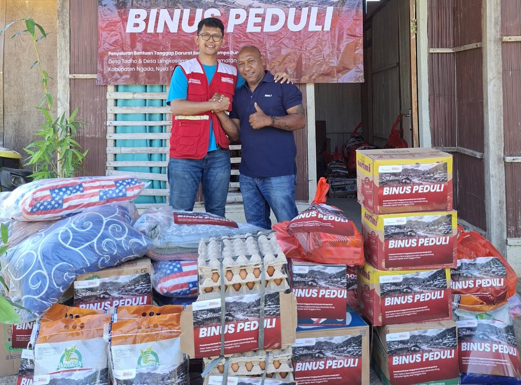 Pascagempa, Ratusan Keluarga di Riung Terima Bantuan Kemanusiaan dari BINUS University