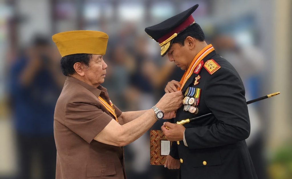 Terima Bintang Kehormatan LVRI, Kapolda NTT Tekankan Pentingnya Nilai Perjuangan