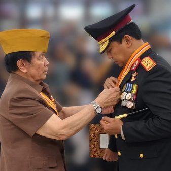 Terima Bintang Kehormatan LVRI, Kapolda NTT Tekankan Pentingnya Nilai Perjuangan