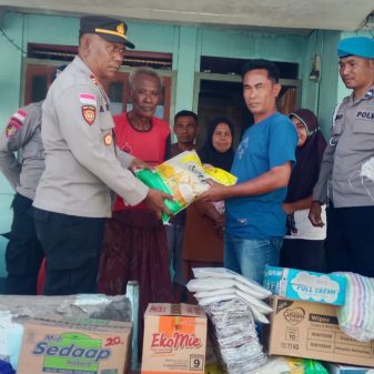 Polda NTT dan Polres Ende Salurkan Bantuan Korban Gempa di Pulau Ende