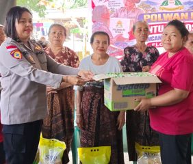 Polwan Polres Ende Salurkan Bantuan dan Dampingi Trauma Anak-Anak
