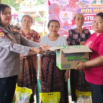 Polwan Polres Ende Salurkan Bantuan dan Dampingi Trauma Anak-Anak