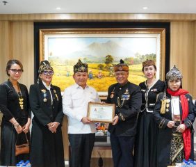 Kunjungi KSP, Ketum Masda Jabar Abah Anton Charliyan Dorong Reformasi Budaya secara Sistematis