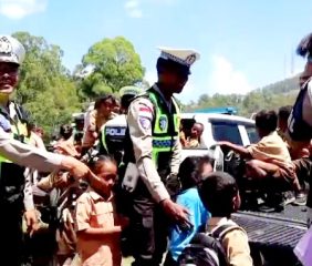 Satlantas Polres Ngada Gelar Trauma Healing di SDN Radha