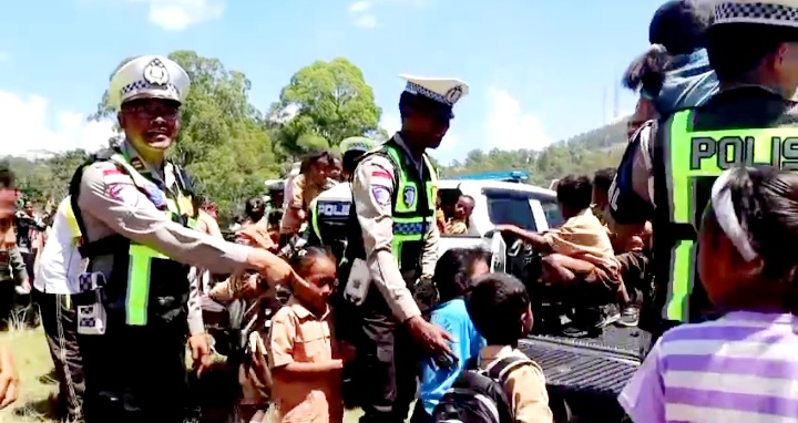 Satlantas Polres Ngada Gelar Trauma Healing di SDN Radha