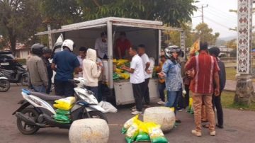 Gelar Gerakan Pangan Murah di Ngada, Bulog Jual Beras SPHP Rp58 Ribu per 5 Kg