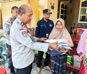 Jumat Curhat di Ende: Warga Keluhkan Kemacetan Pelabuhan Ipi, Polres Salurkan Bansos