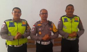 Kasat Lantas Polres Ngada Iptu Yoseph Tote didampingi Kanit Laka Aipda Theodorus Muga dan KBO Lantas Ipda Ary Wibawa Selan