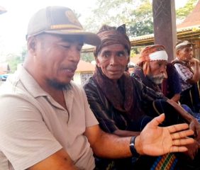 Nilai Merugikan Masyarakat, Camat Detukeli Marianus Agang Larang Keras Perjudian