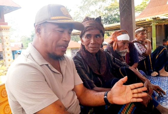 Nilai Merugikan Masyarakat, Camat Detukeli Marianus Agang Larang Keras Perjudian