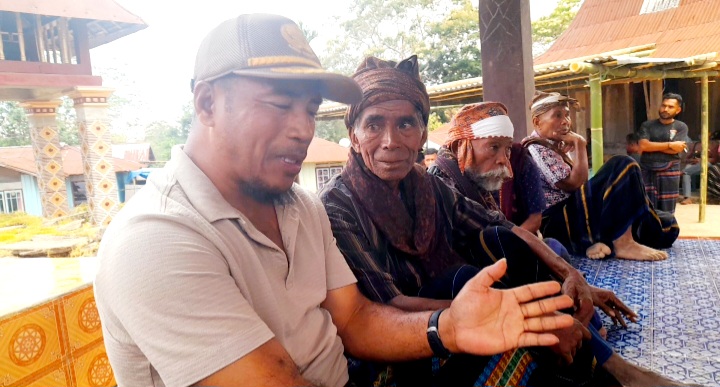 Nilai Merugikan Masyarakat, Camat Detukeli Marianus Agang Larang Keras Perjudian