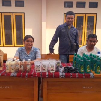 Kontribusi Nyata Kampus, 8 Produk Kreatif STIPER Flores Bajawa Warnai Festival Wolobobo 2026